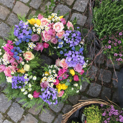 3. Trauerschmuck - Blumenhaus Lindenblüte in Dresden 3. Trauerschmuck - Blumenhaus Lindenblüte in Dresden